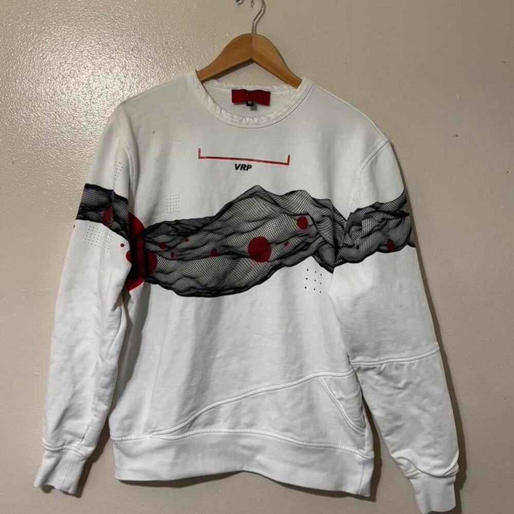 Vie + Richie Streetwear White Wrap Around Graphic Crewneck Sweatshirt Size M
